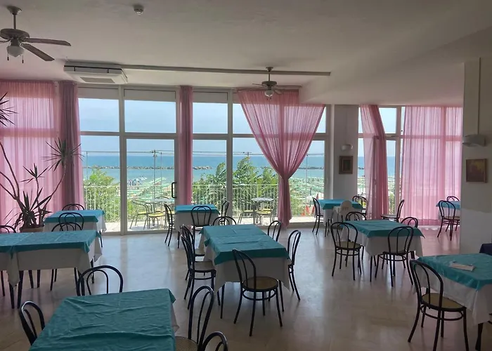 Continental Ξενοδοχείο Πέζαρο