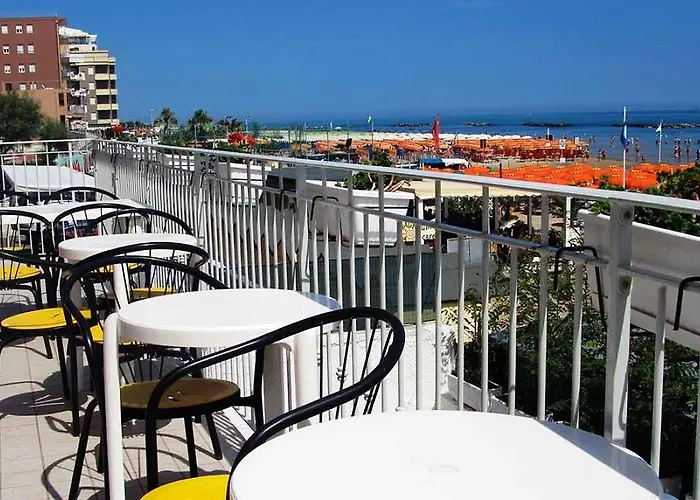 Ξενοδοχείο Continental Πέζαρο