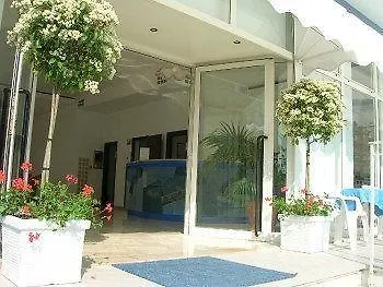 Continental 3* Πέζαρο